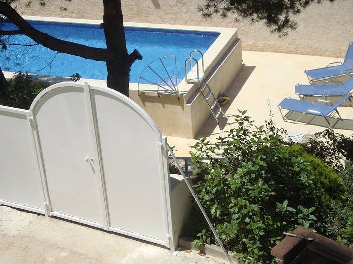 Gîte pour 4 personnes, avec jardin ainsi que piscine et terrasse, animaux acceptés