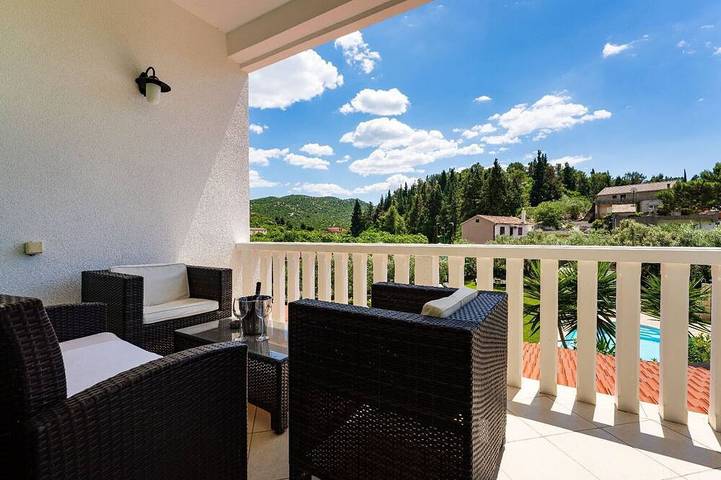 Ten bedroom house with the pool in Peračko Blato, Dubrovnik-Neretva