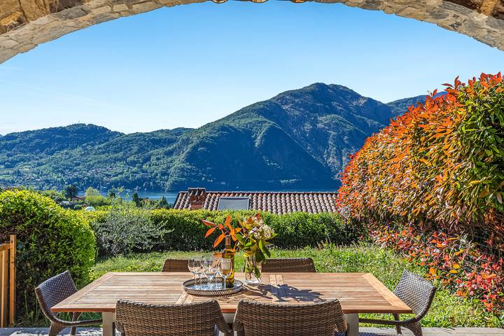 Villa pour 8 personnes, avec piscine ainsi que balcon et vue sur le lac dans Lac de Côme - 3