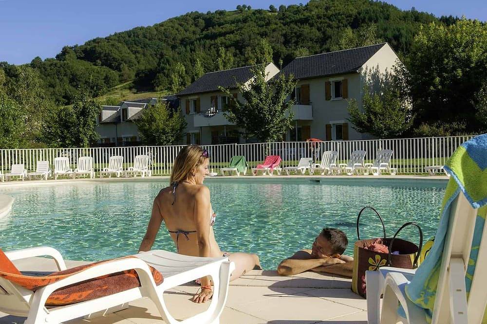Entire apartment, Charmante Résidence au Pied du Plateau de L'aubrac Saint Geniez D'olt 2 Piscine in Saint-Geniez-d'Olt-et-d'Aubrac, Massif Central