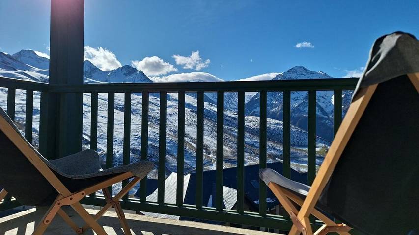 Chalet pour 4 personnes, avec sauna et piscine ainsi que vue et terrasse à Peyragudes