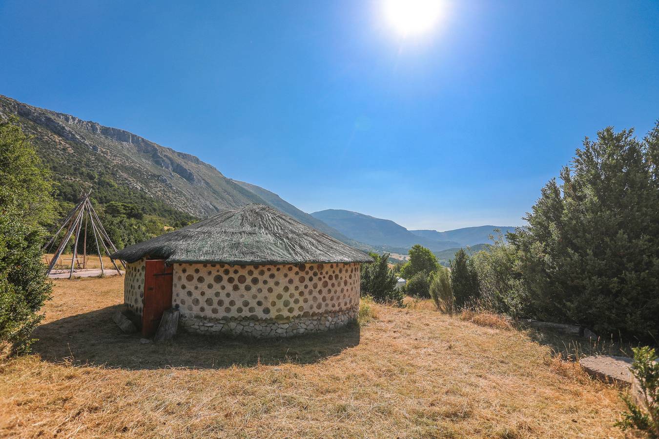 Caravan 'Case Africaine' with Mountain View, Shared Terrace and Wi-Fi in Bargème, Verdon Regional Natural Park