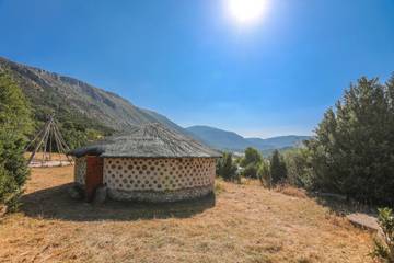 Camping pour 4 Personnes dans Bargème, Région de Draguignan, Photo 1