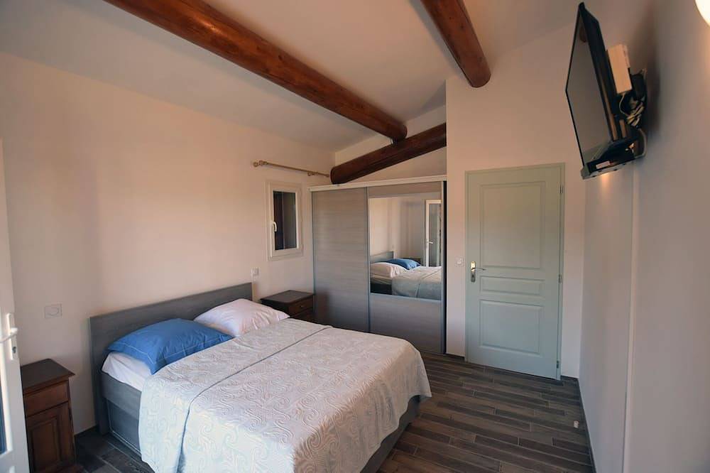 Charming Provencal Villa, Contemporary, New, between South Luberon and Durance in Cadenet, Parc naturel régional du Luberon