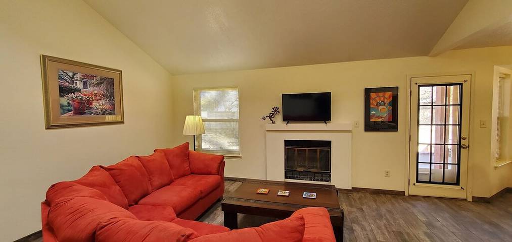 Vacation rental for 8 people, with yard and terrace as well as hot tub in Albuquerque