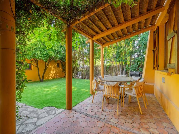 Gîte pour 7 personnes, avec terrasse et jardin, adapté aux familles dans Plage de la Bouillabaisse - 4