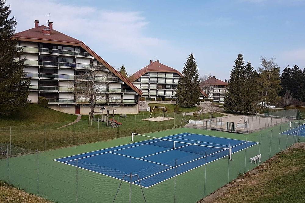 Entire apartment, Metabief - Neighborhood Beausoleil - Front des Pistes building 4-person apartment in Mouthe-Lac et Mont d’Or, Doubs