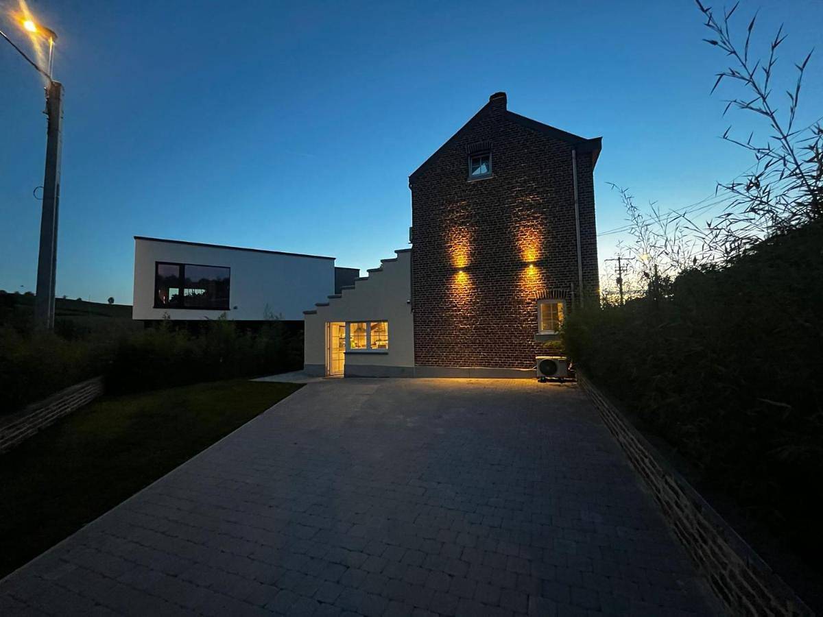 Four-Bedroom House in Oupeye, Région de Liège