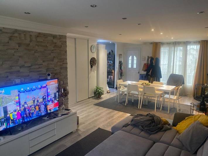 Cottage pour 6 personnes, avec terrasse ainsi que piscine et vue, animaux acceptés à Courtry