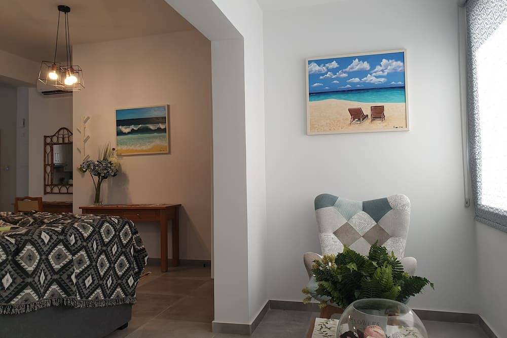 Neu! Atemberaubender 2 Schlafzimmer Bungalow mit privatem Pool im Herzen von Coral Bay. in Peyia, Südzypern