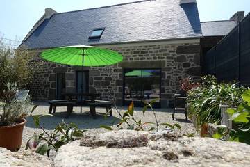 Location de vacances pour 5 personnes, avec jardin et terrasse à Sibiril