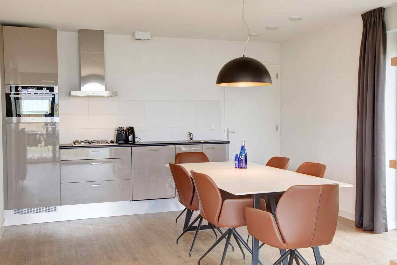 Freistehende Ferienvilla für 6 Personen mit 3 Schlafzimmern und 3 Badezimmern in Tholen in Tholen, Niederländische Nordsee