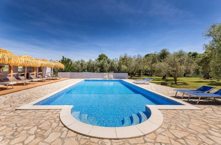 Appartamento per 4 persone, con giardino, adatto a famiglie con bambini a Fazana