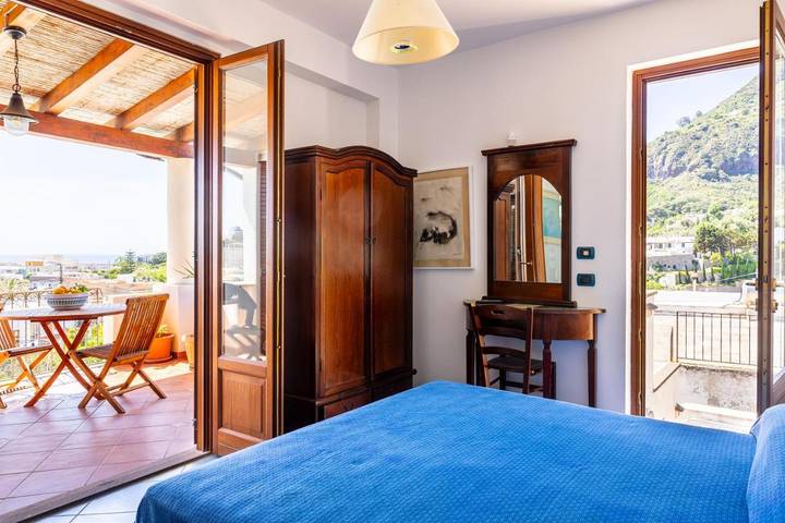 Chambre d’hôte pour 3 personnes, avec jardin ainsi que vue et terrasse à Lipari - 4