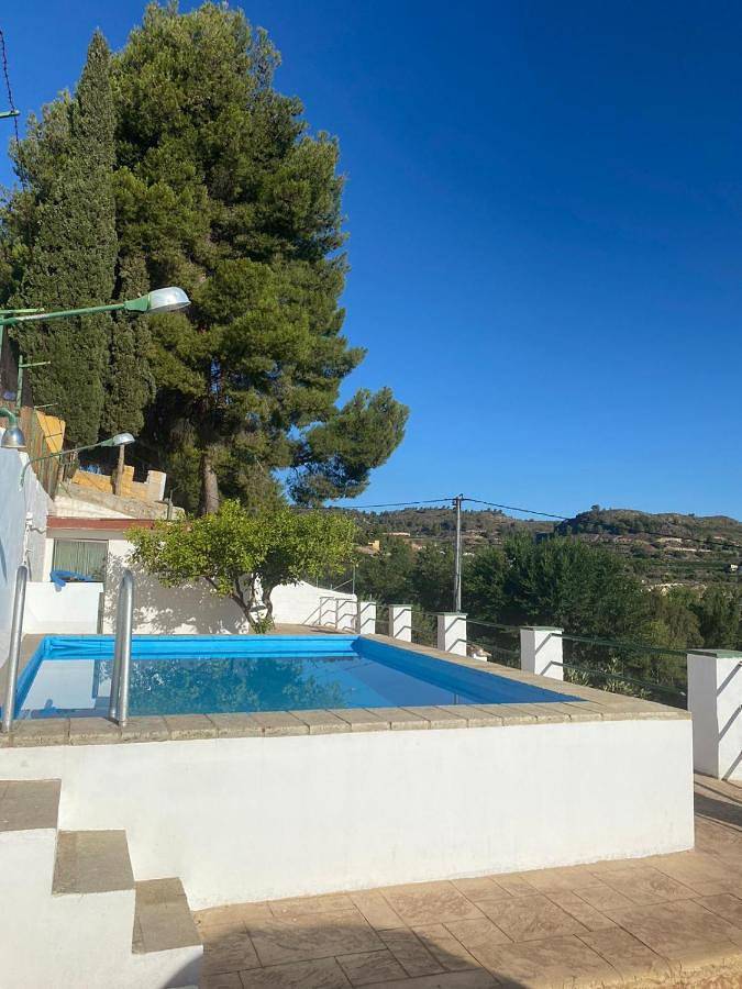 Chalet para 6 personas, con Balcón y Terraza además de Jardín y Piscina en Los Serranos