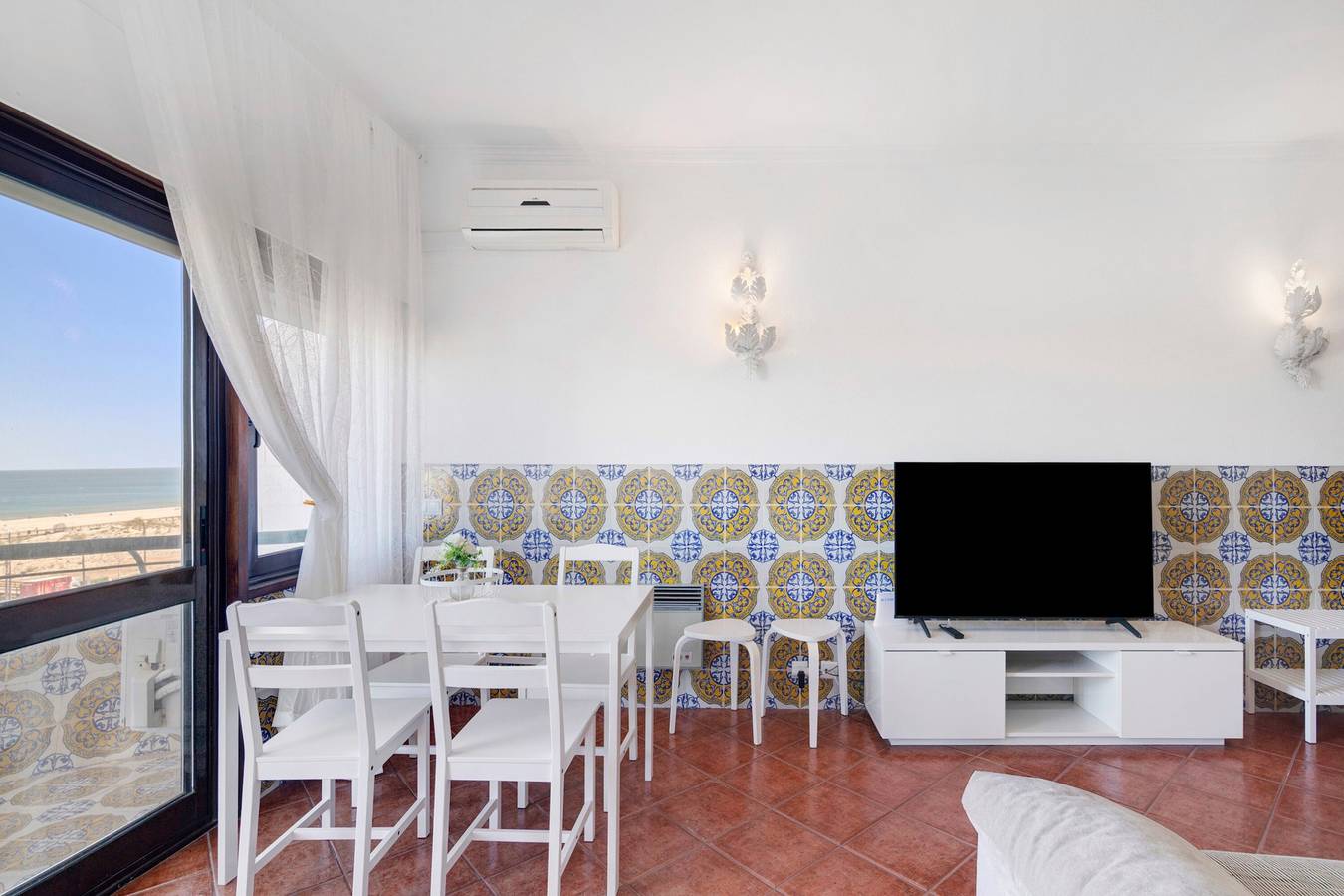 Apartamento entero, Apartamento 'Varanda do Mar' con vistas al mar, Wi-Fi y aire acondicionado in Monte Gordo, Distrito de Faro