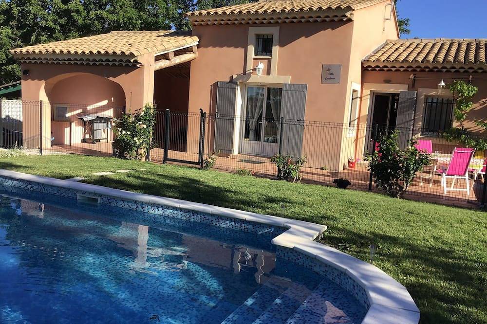 Pretty Provencal Villa In The Heart Of The Lubéron Park 7 Min From Gordes in Saint-Saturnin-lès-Apt, Parc naturel régional du Luberon