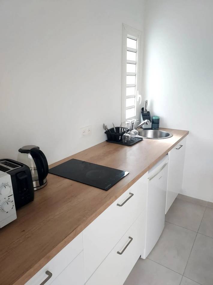 Entire apartment, Apartment in Ducos — 35 m² with garden in Dikos, Martinique