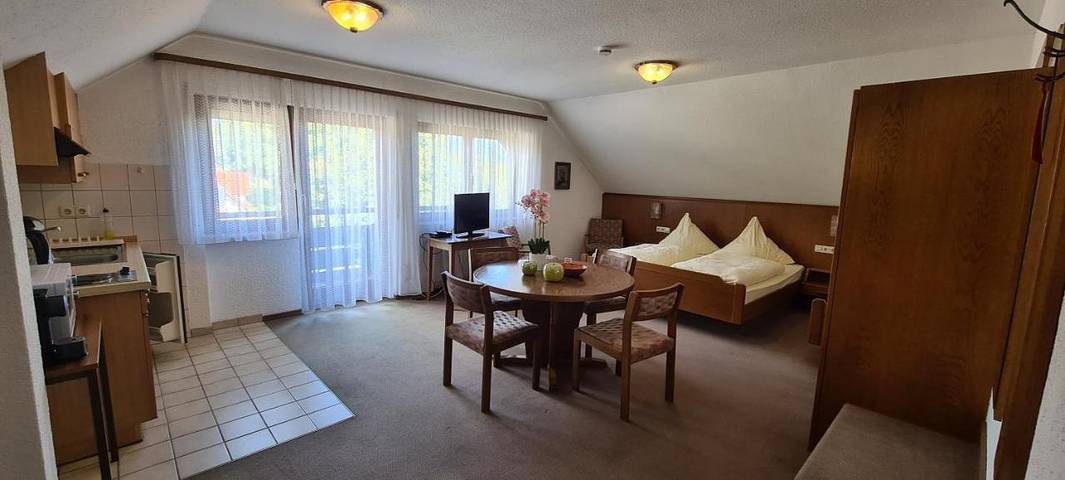 Gästehaus für 3 Personen, mit Balkon und Terrasse sowie Garten und Ausblick