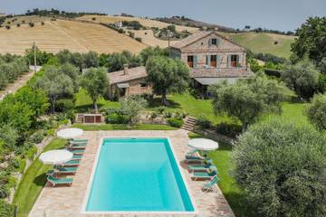 Ferienhaus für 14 Personen, mit Pool und Garten sowie Terrasse, mit Haustier in Fermo
