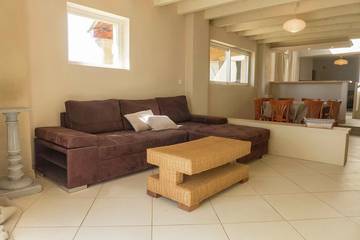 Gîte pour 10 personnes, avec jardin et terrasse dans Loupia