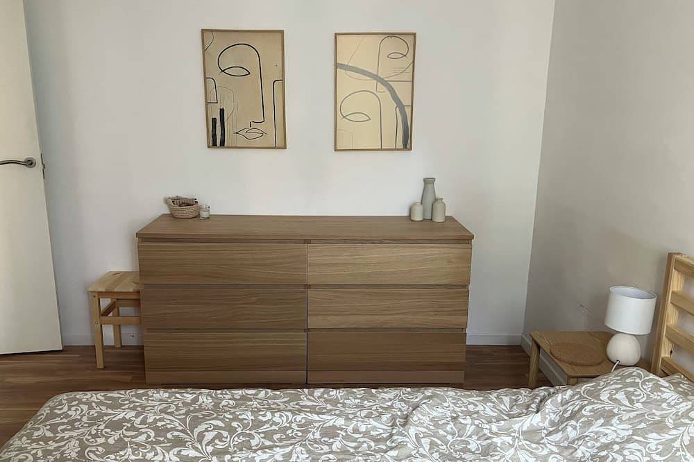 Entire apartment, 2 bedroom apartment close to Badalona Beach and the center of Barcelona in Santa Coloma de Gramenet, Barcelonès