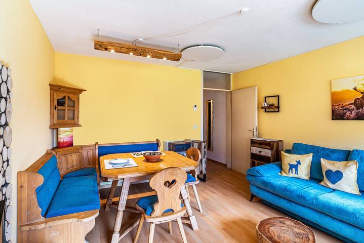 Geheel appartement, Vakantiewoning 'Schwarzwald Wölkchen' met bergzicht, gemeenschappelijke tuin en wifi in Tonbach, Baiersbronn