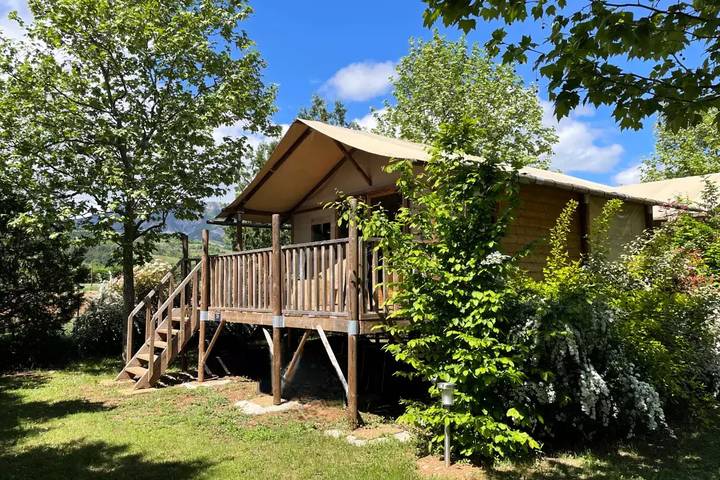 Mobil home pour 5 personnes, avec terrasse à Ribiers