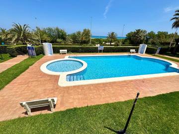 Gîte pour 4 personnes, avec piscine et jardin ainsi que terrasse et vue, animaux acceptés à Piles