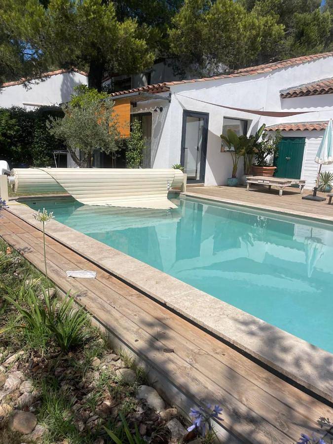 Location de vacances pour 9 personnes, avec terrasse ainsi que vue et piscine à Rousset - 4