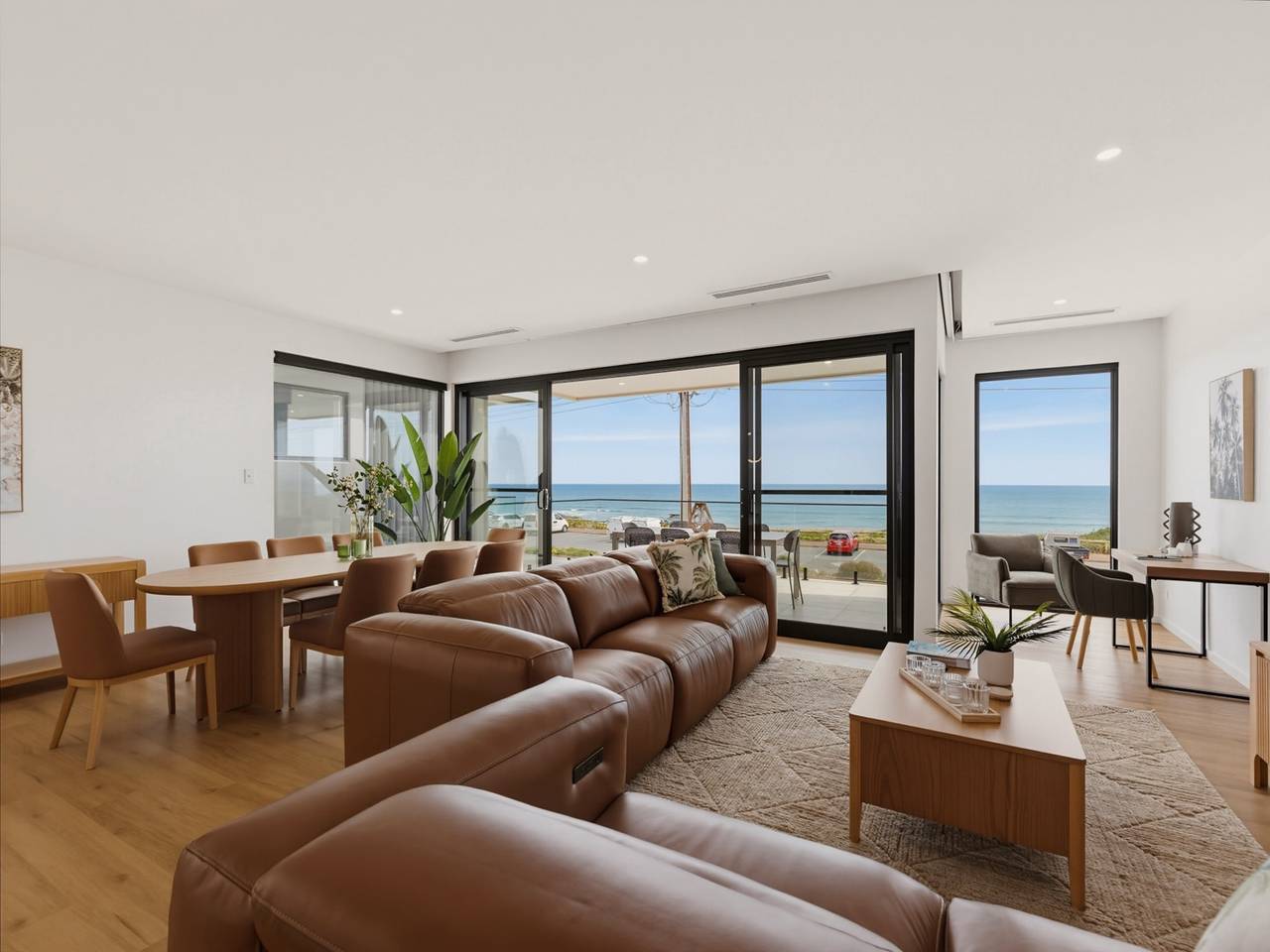 Entire apartment, Oceanfront 4-Bed Home Surf & Serenity in Noarlunga, City of Onkaparinga