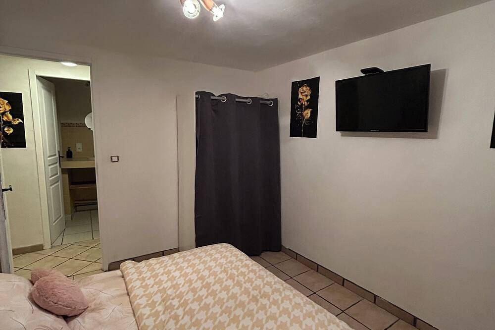 Ganze Wohnung, 250m from the Sisteron lake! Fully equipped apartment with office area. in Sisteron, Forcalquier und Umgebung