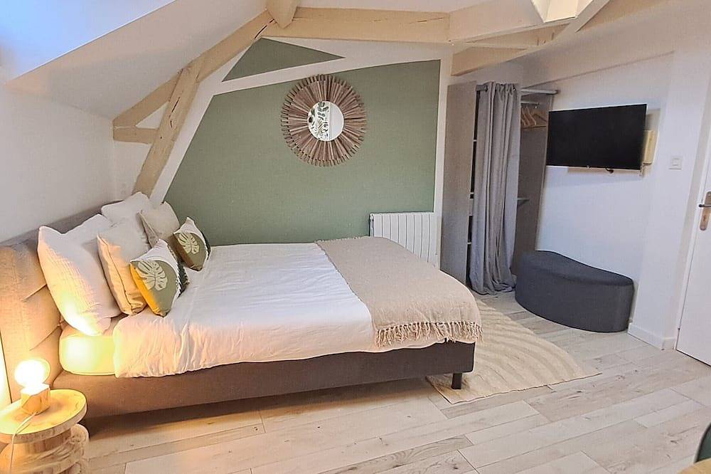 Ganze Wohnung, Studio Notre Dame 3 in the heart of town, 30 minutes from the Puy du Fou park in Cholet, Cholet und Umgebung