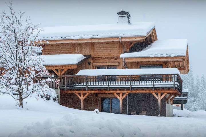 Chalet pour 10 personnes, avec Jacuzzi et Terrasse ainsi que Jardin et Sauna à Notre-Dame-de-Bellecombe