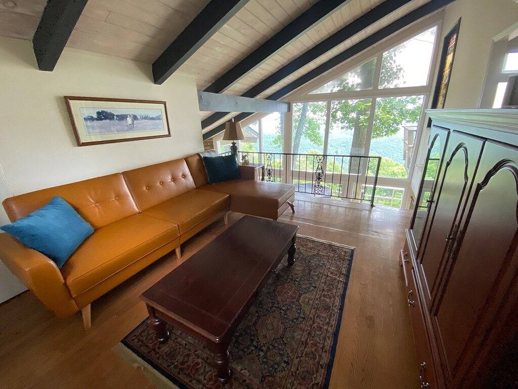 Chalet for 18 Guests in Roaring Gap, North Carolina