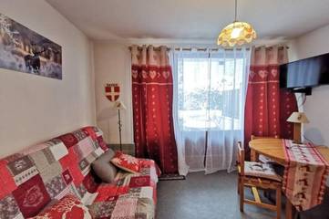 Gîte pour 4 personnes, avec terrasse et piscine à Méry