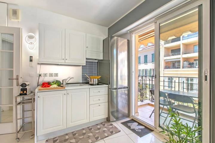 Appartement entier, Victoria Beach White Apt with Balcony in Menton, Côte méditerranéenne (France)