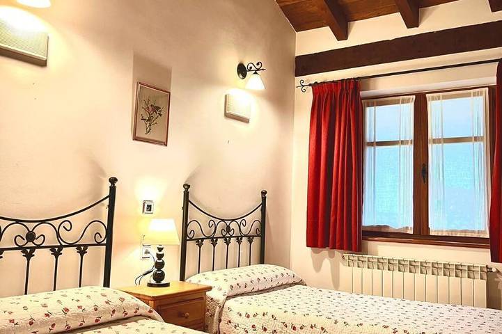 Casa Peña Prieta - V.R. El Canton in Vega de Liébana, Cordillera Cantábrica