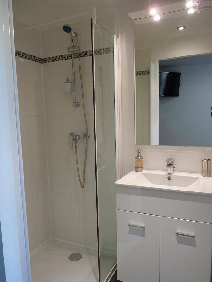 Chambre d’hôte pour 4 personnes, avec jardin ainsi que vue et piscine à Vals-les-Bains - 4