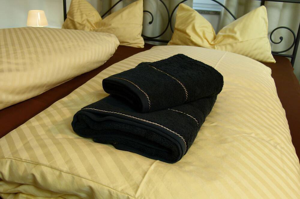 Ganze Wohnung, Comfort Apartment in Pöcking am Starnberger See, 80 m², für bis zu 6 Personen in Pöcking, Starnberger See