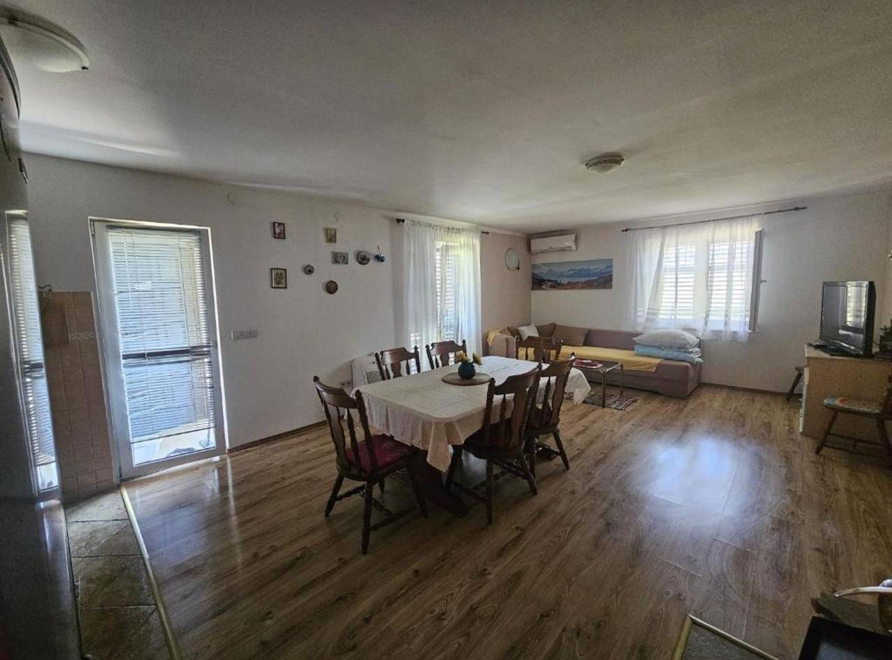 Ganze Wohnung, Ferienwohnung für 6 Personen in Lovinac, Naturpark Velebit