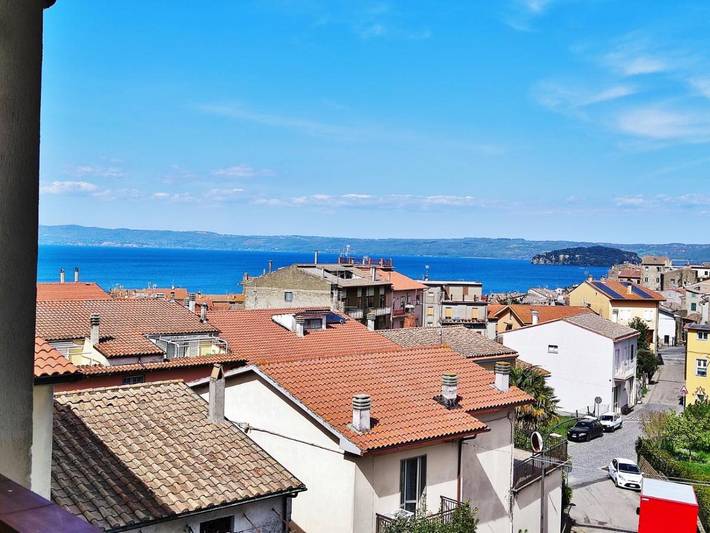 Appartamento per 2 persone, con Balcone e Vista lago nonché Panorama a Marta