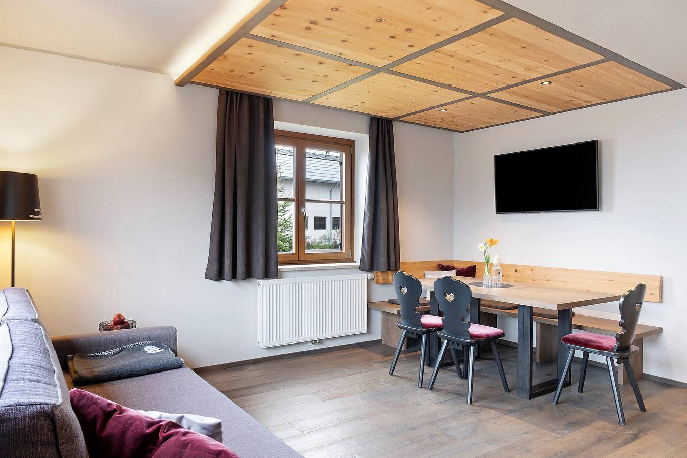 Ganze Wohnung, Ferienwohnung "Angerle Alm Apt König Laurin" mit Privatterrasse, Gemeinschaftsgarten und Wlan in Karersee, Welschnofen
