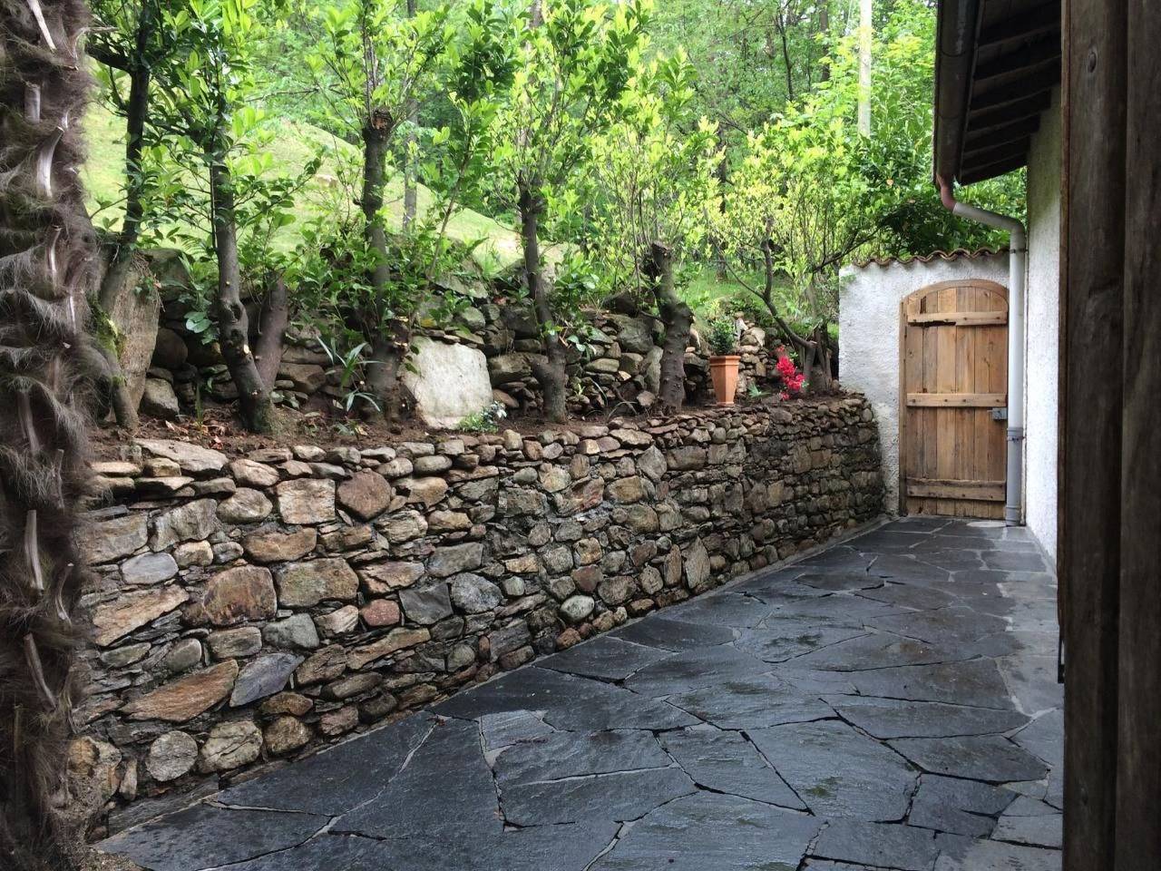 Appartamento intero, Casa Ines mit Grotto und Pergola in Gambarogno, Lago Maggiore-Svizzera