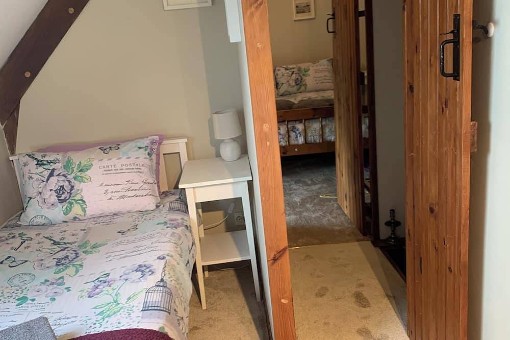 Fuchsia Cottage, Piscine chauffée, Wifi gratuit, Tv satellite, Ferry Discount in Plouguenast, Cotes-d'Armor