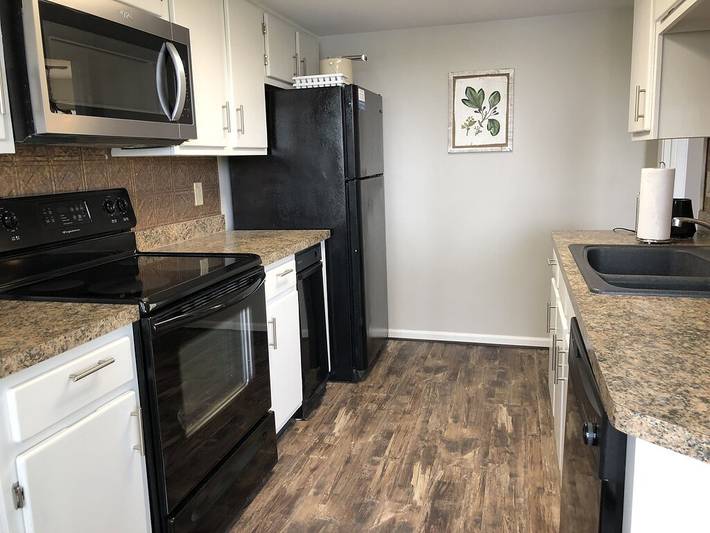 Vacation rental for 8 people, with pool and hot tub as well as sauna and yard in Lake Hamilton