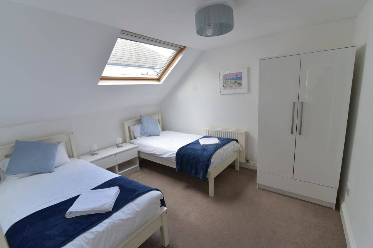 Entire apartment, Three-Bedroom House in Hove, Brighton