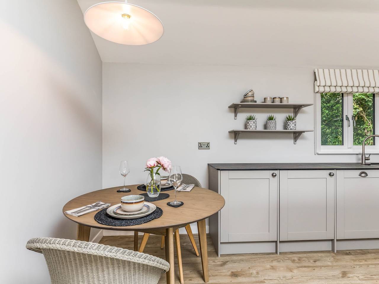 Entire apartment, Delightful 1 bed lodge in South Downs village - Pass the Keys in Funtington, South Downs