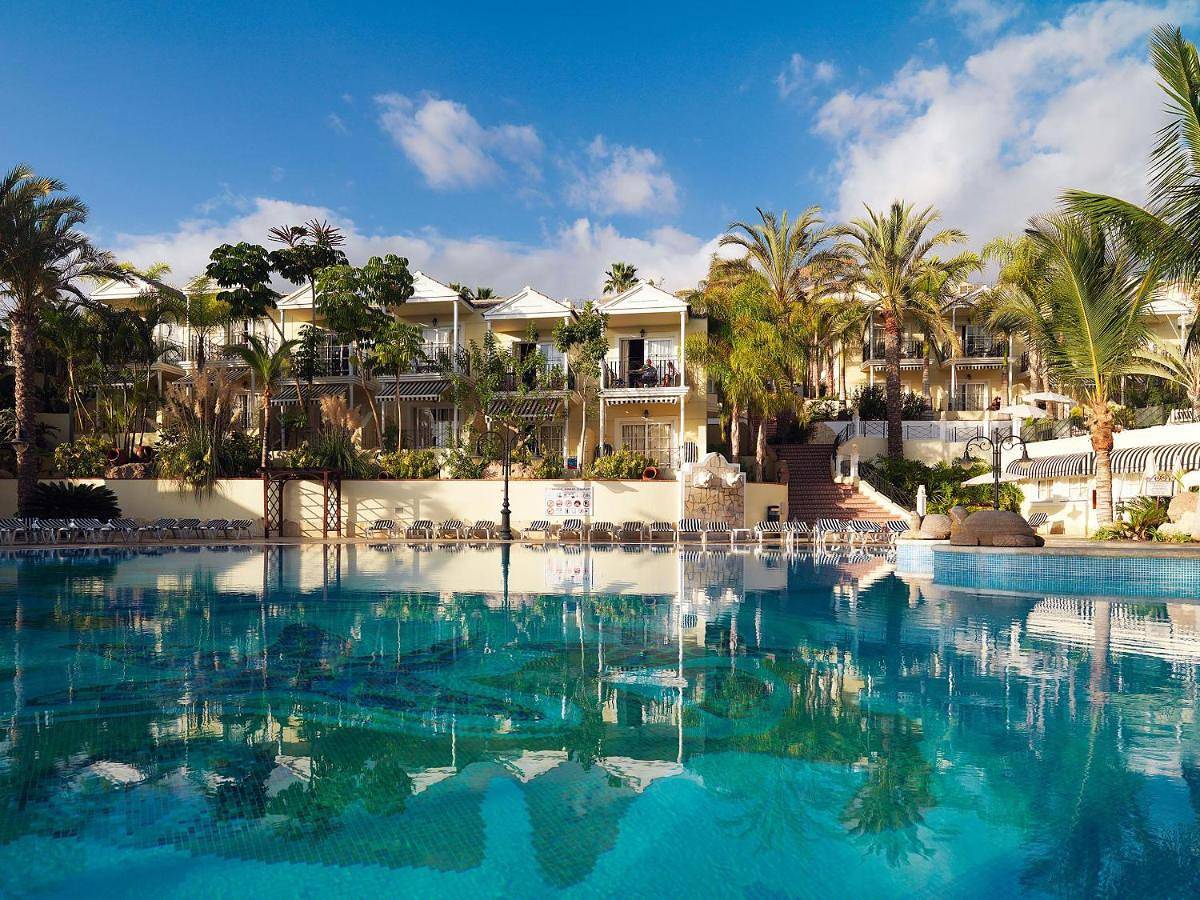 Two-Bedroom Suite (4 Adults) in Los Cristianos, Arona 