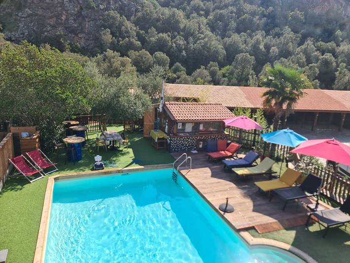 Gîte pour 4 personnes, avec jardin et terrasse ainsi que jacuzzi et piscine à Omessa